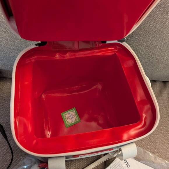 RTIC cooler - Picture 4 of 6